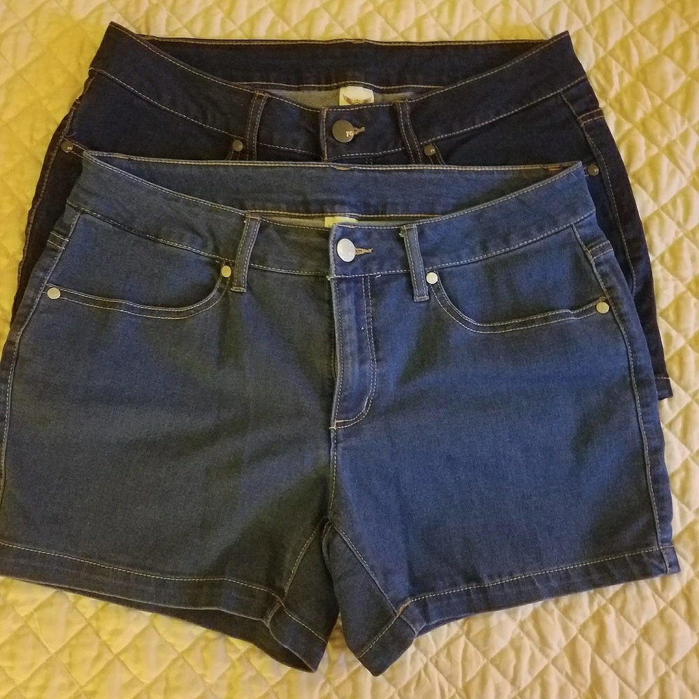 Lot of 2 denim shorts